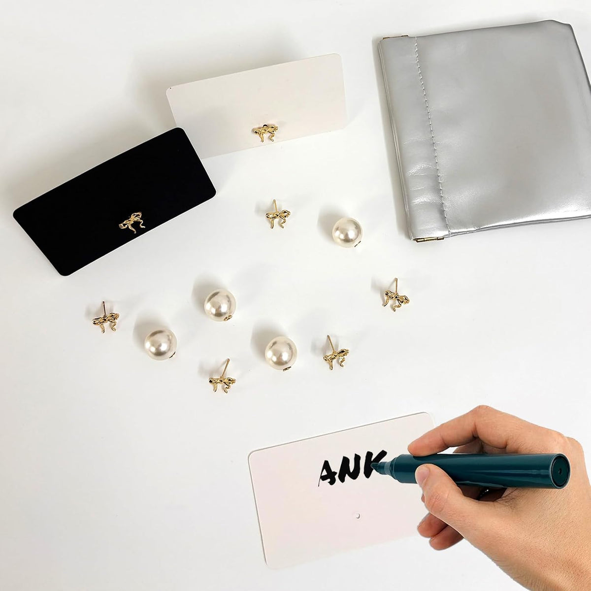 26Pcs Decorative Bow Place Card Holders Bulk Gold Name Card Stands Set Photo Holders for Wedding Birthday Party,Table Place Cards, Food Signs，Name Tag