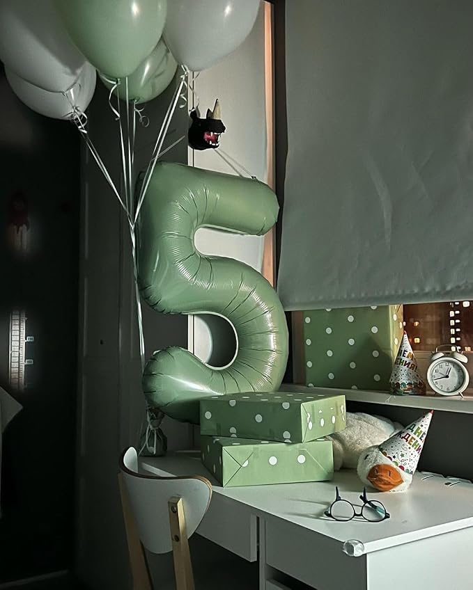 Oliver Green Number 8 Balloon 40 Inch - Image 4