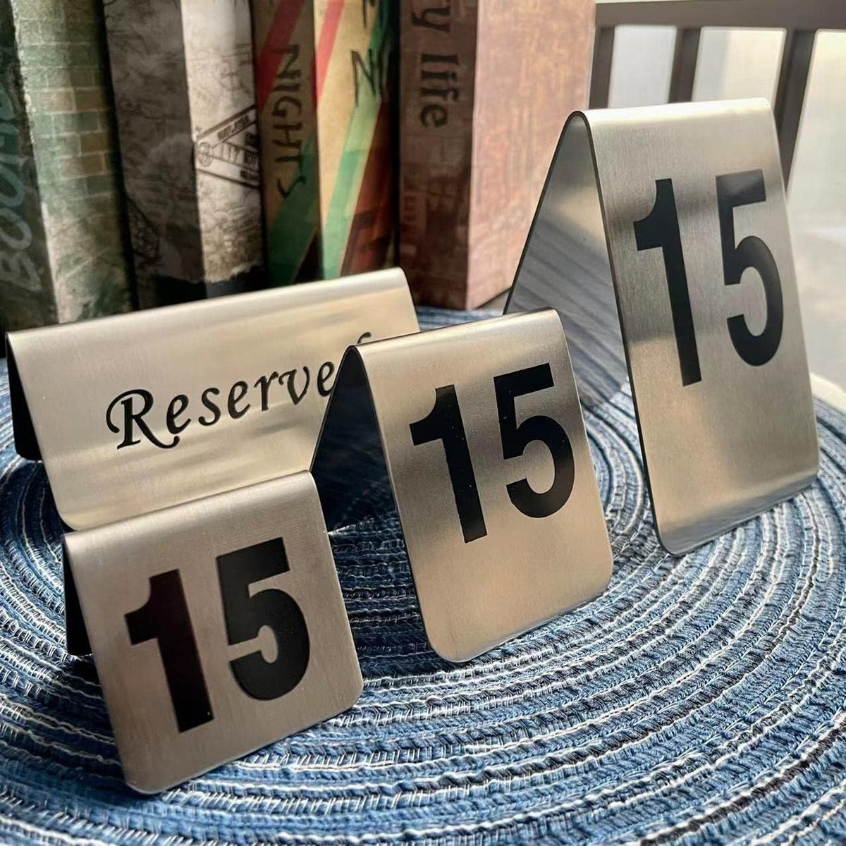 10 Pcs Metal Place Cards Stackable Tent Style Table Numbers，Place Card Holders for Celebration Wedding Party Restaurants Cafes Bars Gatherings meeting Room Board Game Serial (Small 1-10, Black)
