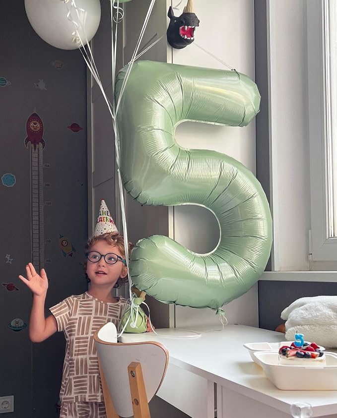 Oliver Green Number 8 Balloon 40 Inch - Image 2