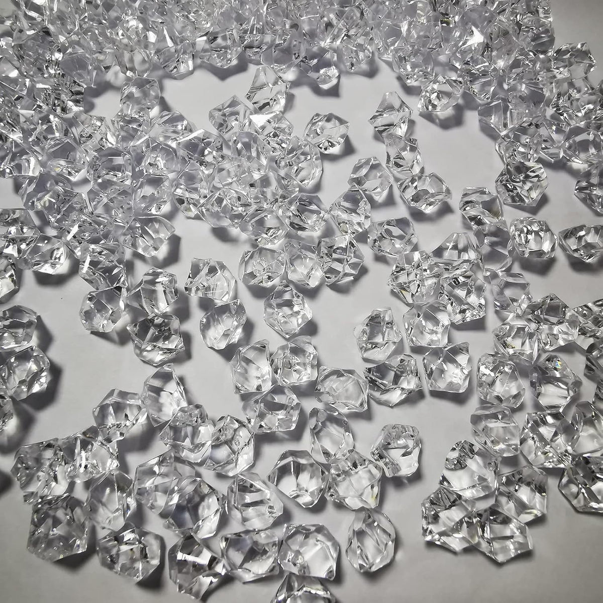 Fake Crushed Ice Cubes, Vase Fillers, 150 pcs 16*22 mm Fake crushed Ice Cubes Artificial Acrylic Crystal Rocks Diamonds for Vase Fillers, Party Favor, Wedding Decoration (0.86*0.62inch,Clear)