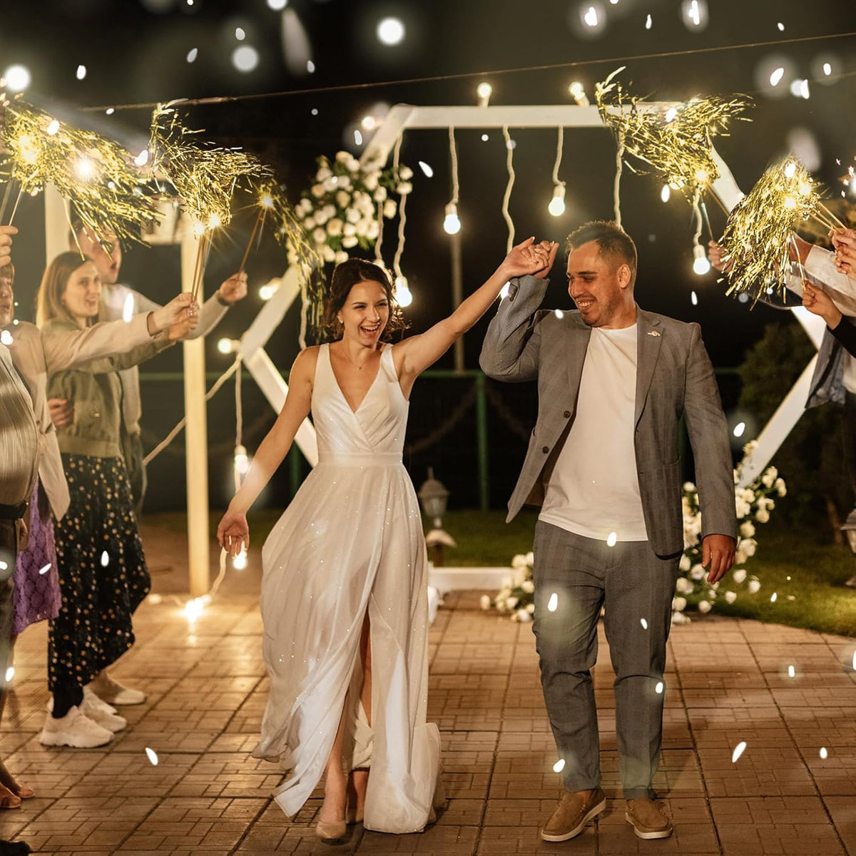 100 Pcs Lighted Wedding Wands LED Tinsel Wands Light up Streamers Sparklers for Wedding Send Off and Exits Birthday Party Props Favors(Gold)