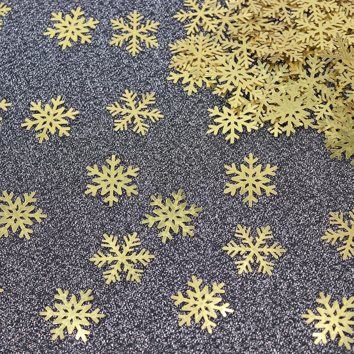 200PC Gold Foil Paper Snowflakes Confetti Christmas Party Table Decorations Snowflake For DIY Crafts For Winter Holiday Wedding Birthday Baby Shower Party Supplies